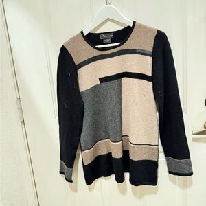 C by Bloomingdale’s 100% 2-ply cashmere sweater medium